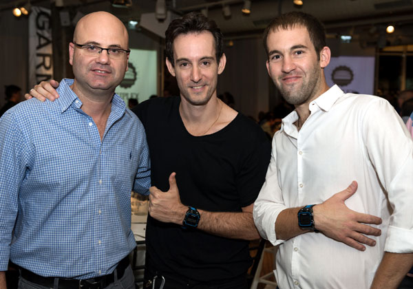 מימין: אריאל צור, סמנכ"ל שיווק ופיתוח עסקי ברונלייט דיגיטל, עברי לידר וגיא דה פיצ'וטו, מנכ"ל החברה