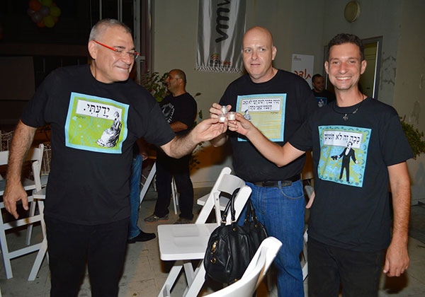 מרימים כוסית בסיום אירוע מוצלח: מולי נעים, זיו ברץ וגדי גילאון