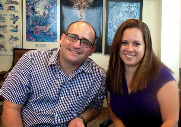 באו לבקר במאורת הנמר: מימין - אלישבע אנגלברג, מנהלת לקוחות זהב בסלקום, ועמי שטרמר, מנהל תחום זהב בחברה