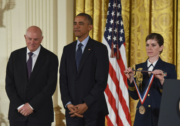 ד"ר אלי הררי, ממייסדי סאנדיסק (משמאל), עם נשיא ארצות הברית, ברק אובמה. צילום: ריאן ק. מוריס ו-The National Science and Technology Medals Foundation.