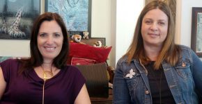 מימין: עידית רוזנברג ומיכל זילבר, מנהלות מחלקת ההיי-טק במשרד יחסי הציבור רימון כהן שינקמן. צילום: פלי הנמר