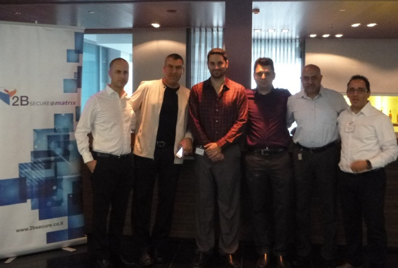 מימין: משה אלדר, מנהל מכירות אזורי RSA; שמואל שריקר, סמנכ"ל תפעול,   2Bsecure` לאון לרמן, מנהל פריסייל בחברת RSA` תומר בקשי, מנהל תחום ענן ב- 2Bsecure, מוטי צ'יקו, סמנכ"ל מכירות, 2Bsecure` בני מנחם, מנהל מכירות, 2Bsecure. צילום: יחסי ציבור