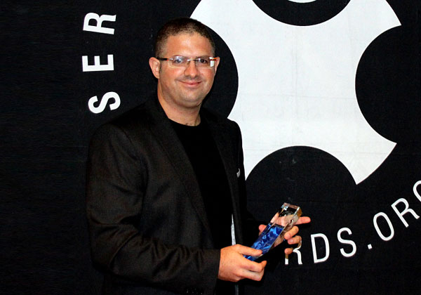 טל פלורנטין, מנכ"ל UXVision, יחד עם הפרס