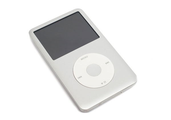 שמעתם? אפל ניצחה במשפט! צילום ה-iPod - מ-BigStock
