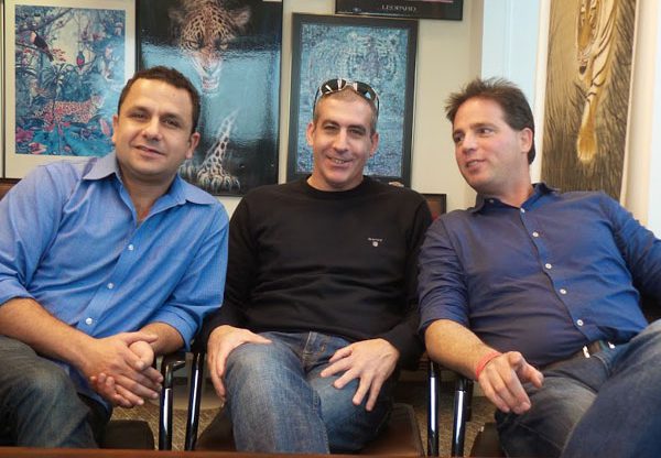 מימין: עופר בר-לב, מנהל לקוחות רד-האט ישראל, ויריב נגרי ויריב פרץ, מנכ"לים משותפים של Erpdex