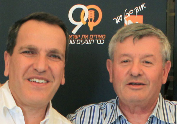 מימין: יוסי שנק, סמנכ"ל התקשוב של חברת החשמל, ותמיר חונוביץ', סגן סמנכ"ל התקשוב של חברת החשמל. צילום: יוסי וייס, דוברות החברה