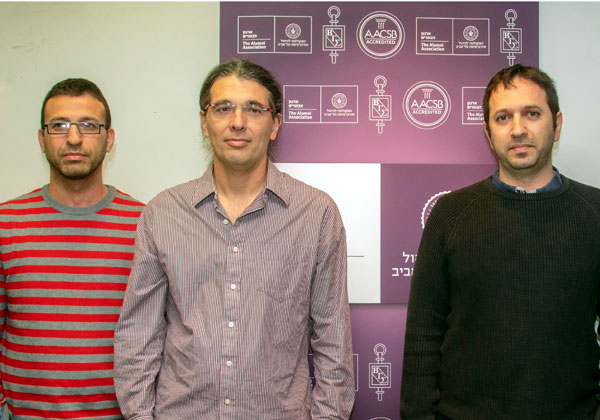 מימין: ציקי נפתלי, מנכ"ל Zemingo, יובל שמואלביץ', סמנכ"ל התפעול של Waze, וקובי מרנקו, מייסד Taptica. צילום: אסף שילה, ישראל סאן