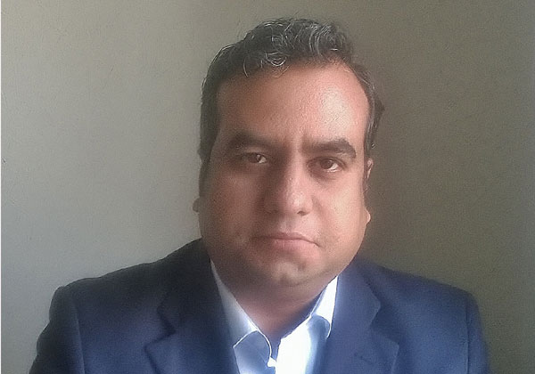 סנג'אי דשפנדה, מנכ"ל-שותף ביוניקן