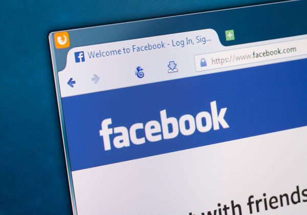 תחזיר את סטטוסים מצייצים לאוויר. פייסבוק. צילום: BigStock