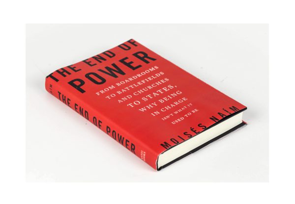 איזה ספר מונח לך על השידה? The End of Power, הספר שצוקרברג התחיל לקרוא השנה