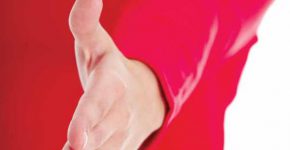 להנגיש את המידע לחולה - הן ביוטיוב והן בכריכה קשה. צילום: מתוך חוברת הזכויות של עמותת מפרקים צעירים