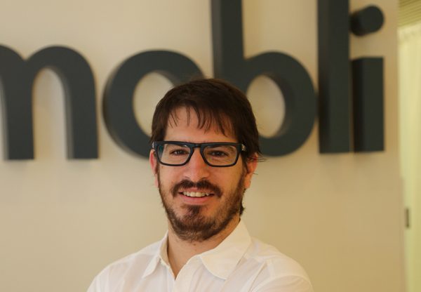 משה חוגג יזם ומשקיע בן 34, מייסד קבוצת ההשקעות סינגולריטים, Mobli ו-Yo