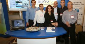 מימין: אלי אתגר, Presale; שחר דורון, מנהל חטיבת הטכנולוגיות; אודי כהן, Presale; יפית גרינברג, מנהלת השיווק; עופר קליין, Presale; ואבי בן אריה, Presales Manager TTL
