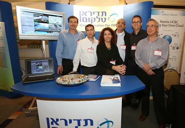 מימין: אלי אתגר, Presale; שחר דורון, מנהל חטיבת הטכנולוגיות; אודי כהן, Presale; יפית גרינברג, מנהלת השיווק; עופר קליין, Presale; ואבי בן אריה, Presales Manager TTL