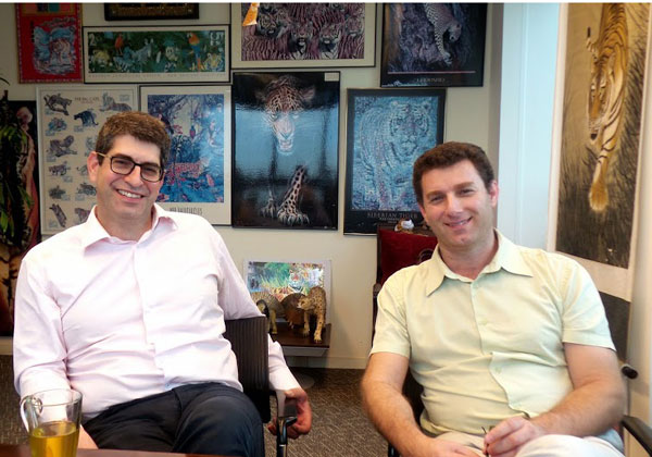 באו לבקר במאורת הנמר: מימין - אייל גולדברג, סמנכ"ל ייעוץ ופרויקטים, ואבנר שטראוס, מייסד ומנכ"ל החברה