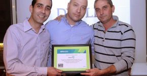 מימין: אבי גולדשטיין, מנהל חטיבת אינטגרציה ותשתיות במטריקס; חנן אלטיף, מנהל השותפים העסקיים לאזור אגן הים התיכון ב-VMware; ומשה חגשור, מנהל מחלקת פרויקטים במטריקס