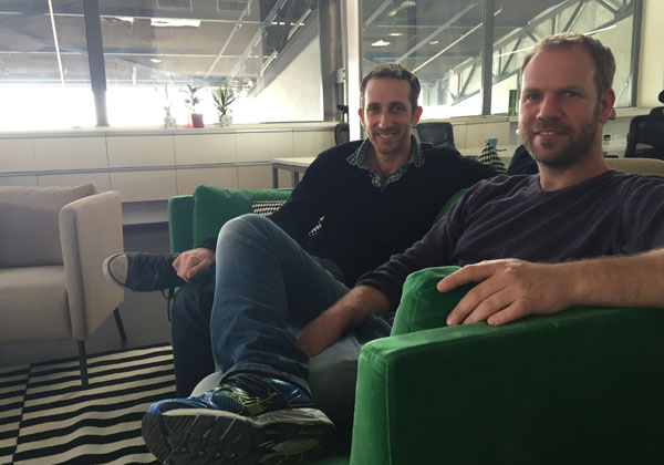 מימין: אסף יגאל, CTO, ותומר לוי, מנכ"ל Logz.io