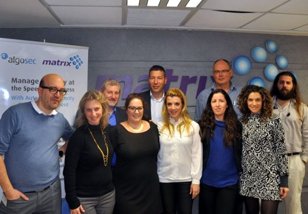 מימין: עדי ליבוביץ', ארכיטקט פתרונות בחטיבת מוצרי התוכנה של מטריקס; סיון רוקח, מנהלת שיווק בחטיבה; יונה בקלצ'וק, דירקטור מכירות בחטיבה; עדי וייס, מתאמת שיווק באלגוסק; טלי יקותיאל, מנהלת מכירות בחטיבת מוצרי התוכנה של מטריקס; אריק וולף, מנהל אזורי באלגוסק; ענבר בז'רנו, מנהלת מכירות באלגוסק; אלי אדלר, מנכ"ל אזור EMEA באלגוסק; שרית רוזנטל-אבירם, מנהלת שיווק באלגוסק; ורן רמתי, מנהל פתרונות באלגוסק