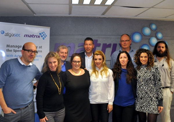 מימין: עדי ליבוביץ', ארכיטקט פתרונות בחטיבת מוצרי התוכנה של מטריקס; סיון רוקח, מנהלת שיווק בחטיבה; יונה בקלצ'וק, דירקטור מכירות בחטיבה; עדי וייס, מתאמת שיווק באלגוסק; טלי יקותיאל, מנהלת מכירות בחטיבת מוצרי התוכנה של מטריקס; אריק וולף, מנהל אזורי באלגוסק; ענבר בז'רנו, מנהלת מכירות באלגוסק; אלי אדלר, מנכ"ל אזור EMEA באלגוסק; שרית רוזנטל-אבירם, מנהלת שיווק באלגוסק; ורן רמתי, מנהל פתרונות באלגוסק