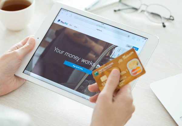 עולם המסחר האלקטרוני הולך ומשתנה. אילוסטרציה: BigStock