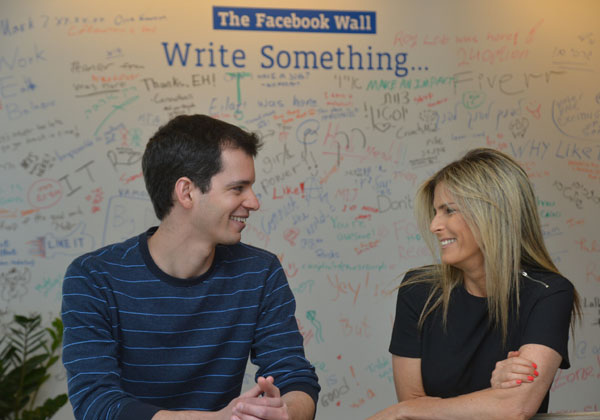 בסוף בסוף, הכל מגיע לקיר שלך. מימין: : עדי סופר-תאני, מנכ”לית פייסבוק ישראל ורואי טיגר, מנכ"ל מרכז הפיתוח הישראלי. צילום: יח"צ