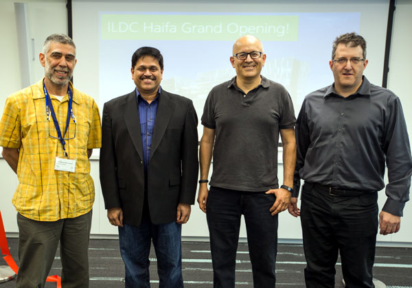 מימין: אלי כרמון, סמנכ"ל הכספים של מרכז המו"פ של מיקרוסופט; יורם יעקובי, מנכ"ל מרכז המו"פ; סומא סומאסגר, סגן נשיא החברה; ואבי נתן, ממייסדי מרכז המו"פ