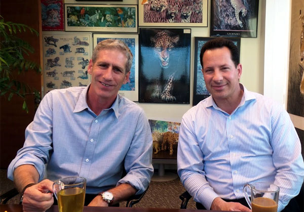 באו לבקר במאורת הנמר: דורון קמפל, היזם והמנכ"ל של SimpliVity, ודובי בליט, מנהל פעילות הסניף הישראלי שלה