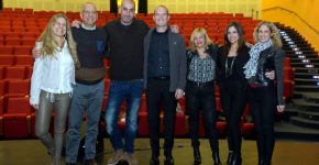 הסטדנאפיסט קובי מימון וחברים. מימין: נטע שמעון, הילה בובליל, גילי שלזינגר, שי אוזון, קובי מימון, דוד פרס וענת סתיו