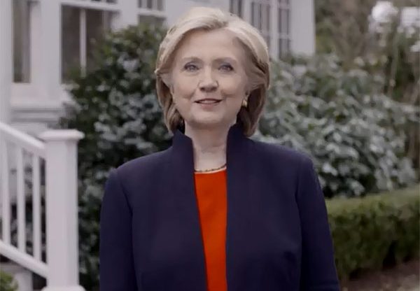 קודם כל במדיה החברתית - לאחר מכן פנים אל פנים. הילרי קלינטון בסרטון