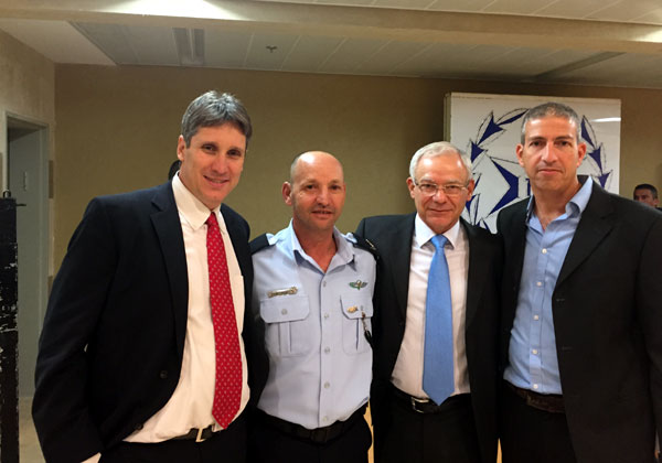 מימין: אסף גבעתי, סמנכ"ל התפעול והבקרה של מטריקס; מיקי אדיב, מנכ"ל G4S, השותפה בפוליסיטי; תנ"צ אלון אסור, מפקד המכללה; ועמי לנדאו, מנכ"ל שיכון ובינוי זכיינות, השותפה בפוליסיטי