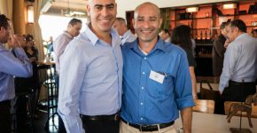מימין: עופר גרונר מחטיבת מוצרי התוכנה של מטריקס ורמי מנחם מסאפ ישראל