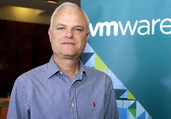 עוזב את תפקידו כמנכ"ל VMware ישראל. רענן ביבר