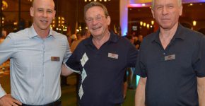 מימין: זהר זיסאפל, יהודה זיסאפל ודרור בין בקוקטייל הפתיחה