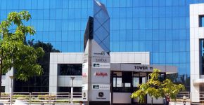 אחד המגדלים הבולטים במרכז המו"פ של אוויה ב-CyberCity שבפונה, הודו. בבניין הזה שוכן מרכז הפיתוח בן 1,000 העובדים, בניהולו של משקאר. צילום: פלי הנמר