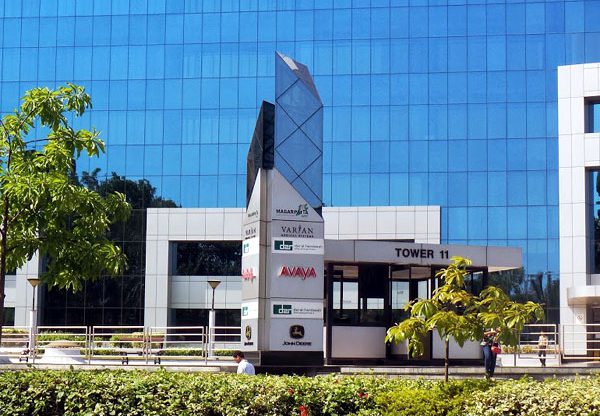 אחד המגדלים הבולטים במרכז המו"פ של אוויה ב-CyberCity שבפונה, הודו. בבניין הזה שוכן מרכז הפיתוח בן 1,000 העובדים, בניהולו של משקאר. צילום: פלי הנמר