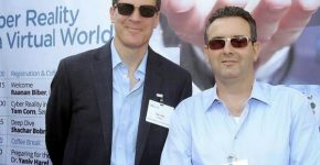 מימין: אילן ינובסקי, אסטרטג פתרונות עסקיים ב-VMware; וטום קורן, סגן נשיא בכיר למוצרי אבטחה ב-VMware