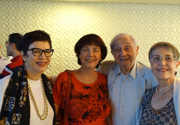 מימין: אלה גליל, יו"ר ארגון יזמים צעירים ישראל; עוזיה גליל, ממייסדי ההיי-טק הישראלי; רות אלון, בתם, מייסדת נטוויז'ן וחברה במועצת העיר חיפה ובמועצות המנהלים של החברה הכלכלית חיפה והעמותה לתיירות ונופש חיפה; ודליה אסיא-פלד, מנכ"לית אנשים ומחשבים