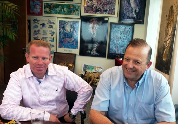 באו לבקר במאורת הנמר. מימין: חיים אורן, מנכ"ל קבוצת אורן גרופ והנציג המסחרי של מדינת קונטיקט בישראל, ופיני לנגמן, יזם ומנהל תחום הדטה סנטרים באופטיוניטי