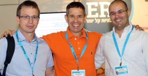 מימין: צפריר עזרא משטראוס מים, איתן לב טוב מניפנדו וגיל פוה משטראוס מים