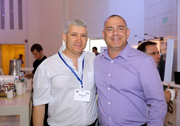 מימין: גיא בהירי, CTO ומנהל מכירות ב-HP ישראל, ודורון קרופמן, מנהל פעילות APC ישראל מקבוצת שניידר אלקטריק