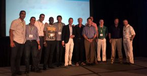 אנשי Commvault: מימין - בוב המר, CEO; מרק ג'ו, VP Technical Services; בריאן קרולן, CFO; רוברט קלוסטיאן (מאחור), VP WW Technical Services; רון מילר, Senior Vice President, Worldwide Sales; אל בנטה, COO; פיליפ ואן דר וילט,VP Sales EMEA; רוני כפטל; איטונדה אטיימי, מכירות בניגריה; יוסי אשכנזי; רונן נוי; ושי נוני, מנכ"ל ישראל ואפריקה