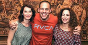 מימין: גלית מג'ר, מנהלת מוצר מיקרוסופט ב-CMS Compucenter; אוהד מץ, מנהל הפצה במיקרוסופט ישראל; ורונה ארליך, מנהלת מוצר מיקרוסופט באבנט תקשורת