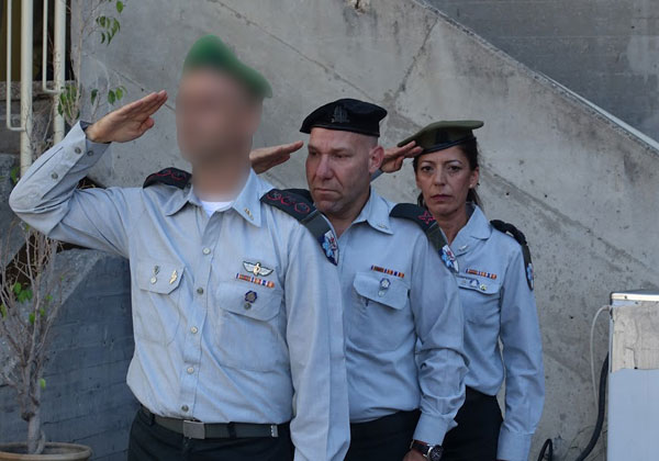 מצדיעים בדרך לעלות לבמה: אל"מ טליה גזית, תא"ל דני ברן ואל"מ ח.