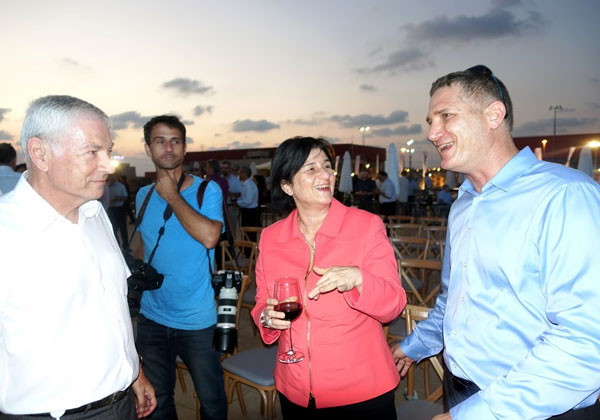 מימין: שלומי פרייס, מנכ"ל נט-אפ ישראל; סמדר ברבר-צדיק, מנכ"לית הבנק הבינלאומי; ואוסי לאונר, יו"ר מתף