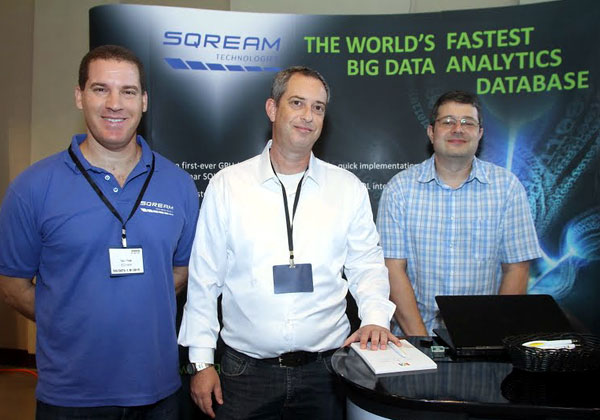 מימין: לב אוזריאנסקי, מומחה Big Data בווי-אנקור; טל מירון, מנהל תחום Big Data בווי-אנקור; ואורי נצר, סמנכ"ל מוצר ב-SQReam