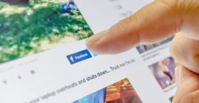 פיד הפייסבוק בערנות מלאה. צילום: BigStock