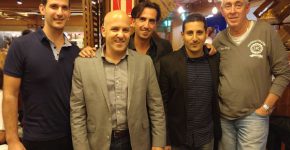 מימין: דודי חי, מכירות HP; אופיר זמיר, מנהל טכני אזורי בכיר ב-VMware; אלי שקד, מנהל תחום מכירות ההיי-טק והטלקום ב-VMware ישראל; נתי אמסטרדם, מנהל פעילות VMware ישראל; וגבריאל מיטרני, מכירות HP