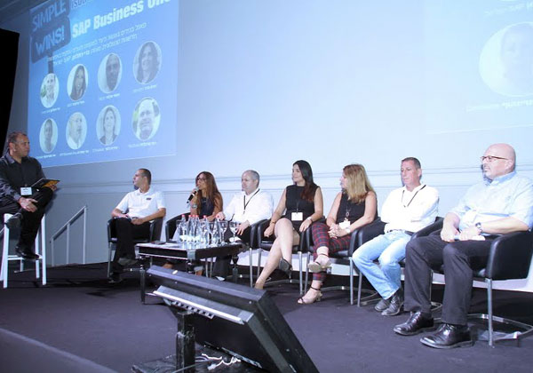 מימין: רמי מרגלית, מנכ"ל RM Direct; אבי שטיינהוף, סמנכ"ל המכירות של קומפליט; עידית לסר, מנכ"לית משותפת ב-IT Solutions; רוית הדר, סמנכ"לית פרויקטים באקסיומה; ארי שפירא, דירקטור ניהל מוצר SAP Business One בסאפ ישראל; סאלי אלקיים, מנהל קבוצת פתרונות תוכנה עסקיים ב-BDO; ומאור מלמד, סמנכ"ל מכירות ב-Rels