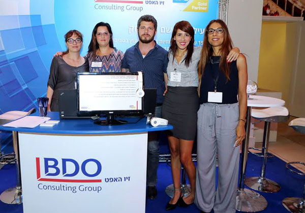 מימין: סאלי אלקיים, מנהלת קבוצת פתרונות תוכנה ב-BDO; נירה חקאק, מנהלת שותפים עסקיים SAP Business One בסאפ ישראל; סלביק דורפמן, מנהל פרוייקטים ב-BDO; דקלה מיכאלי, מנהלת קשרי לקוחות ב-BDO; ואניה דבורקין, מנהלת פרויקטים ב-BDO