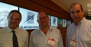 מימין: אד פרנק, מנכ"ל Axis; אלדד הרשטיג, מנהל מחלקת טכנולוגיות מידע ותפעול בבורסה לניירות ערך; ואמנון בק, מנמ"ר הבנק הבינלאומי. צילום: יח"צ